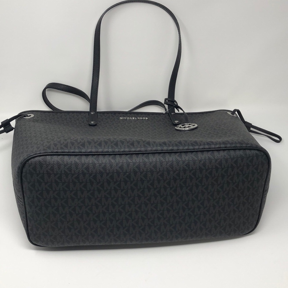 Nwt Michael Kors LG drawstring tote - Picture 7 of 7